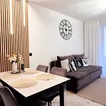 Black-white Apartamento *