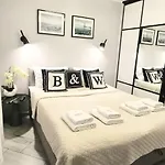 דירה Black-white *