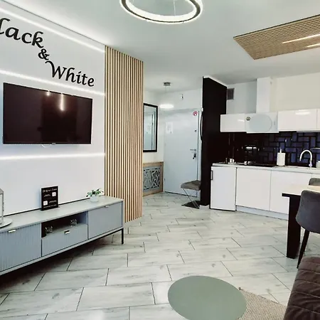 شقة Black-white *