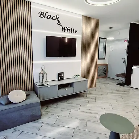 Black-white Apartment Mielno (Koszalin)