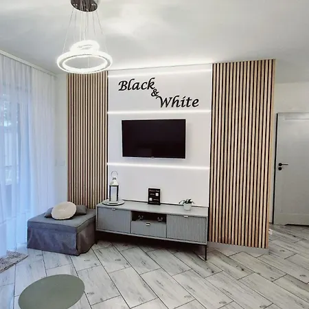 Black-white * מיילנו