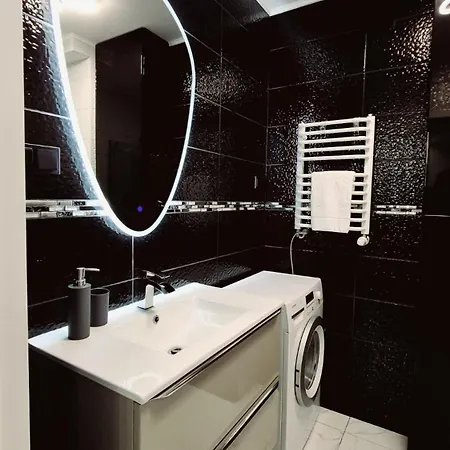 Black-white Apartment *