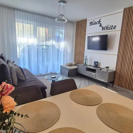 Black-white شقة *