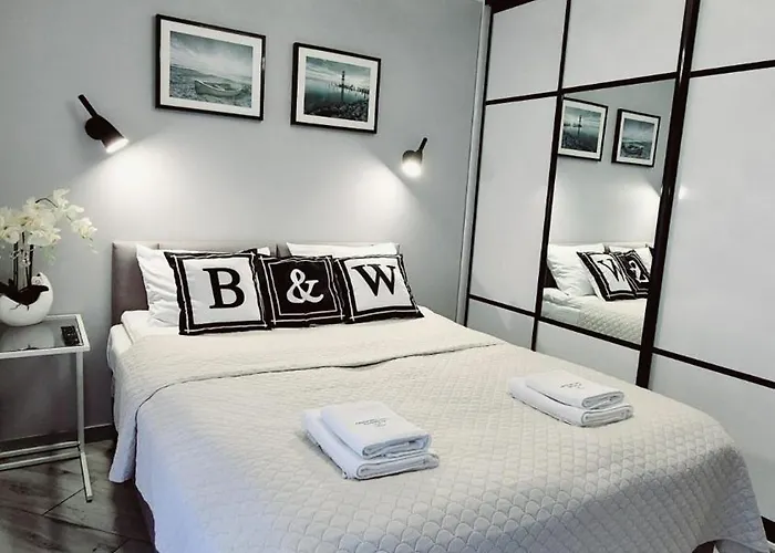 아파트 Black-white