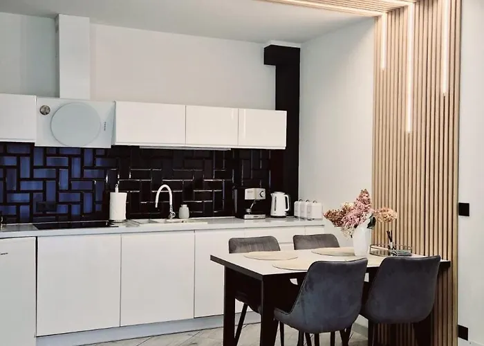 Black-white 아파트