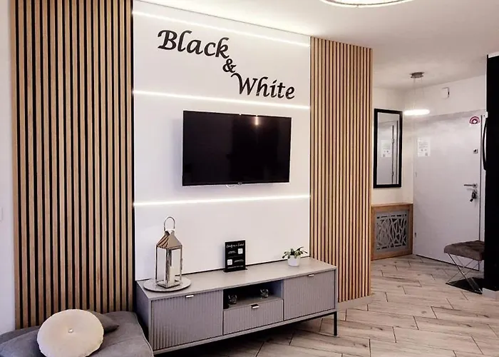 아파트 Black-white