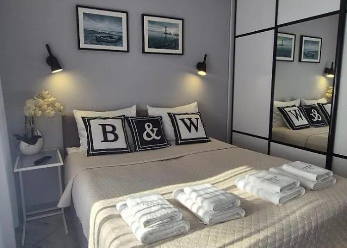 아파트 Black-white